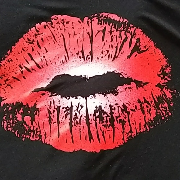 Red Lips Tee - Picture 3 of 3